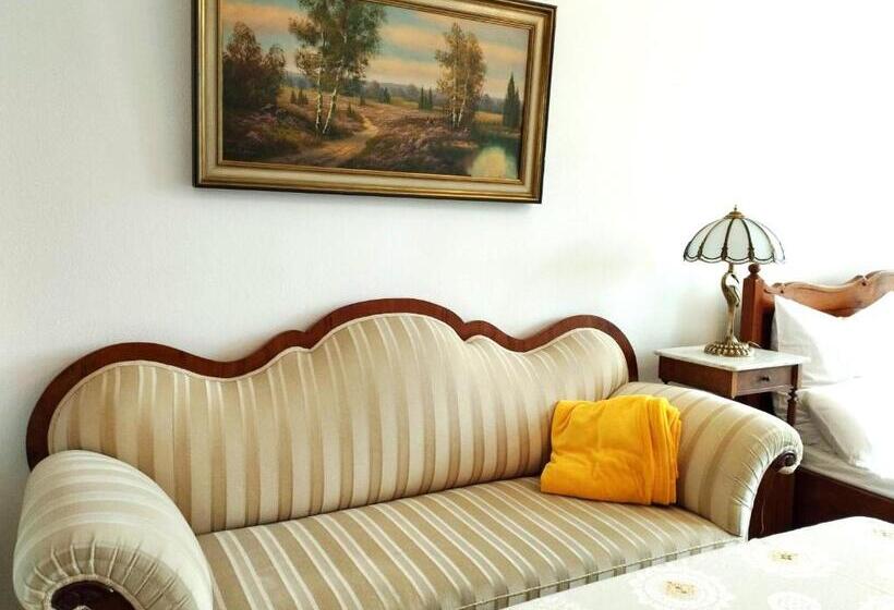 Номер Стандарт с Балконом, Unik Villa Kurz Urlaub Mit Veranda Und Balkon