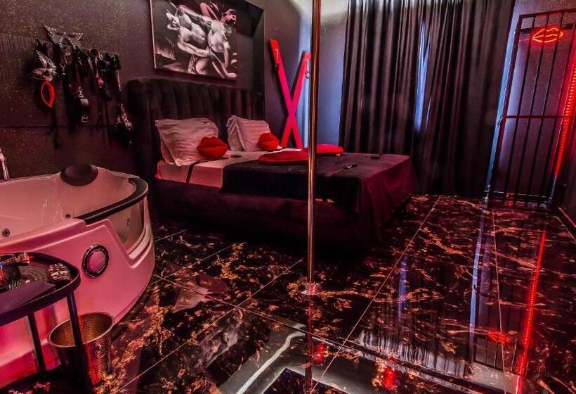 اتاق استاندارد با تخت بزرگ, Romeo Nights   Love Rooms   Jacuzzi Hydromassage