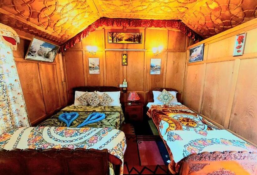 スタンダードトリプルルーム, Srinagar Tourism Group Of House Boats