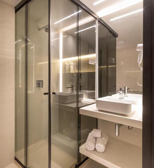 חדר דלוקס לשלושה, Icon Hotel By Welkom