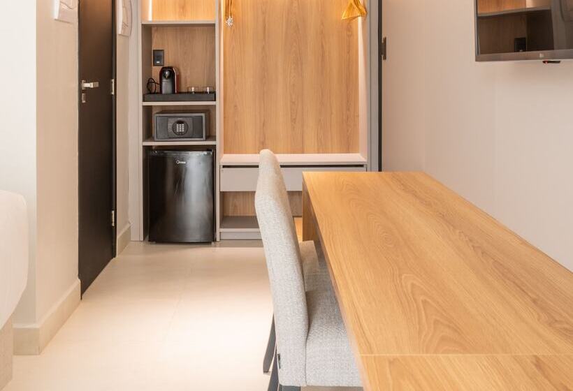 חדר דלוקס לשלושה, Icon Hotel By Welkom