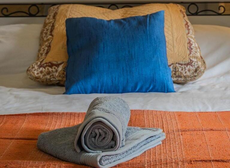 اتاق استاندارد سه نفره, Sunset Glow 2 At Tan Neputi By Solea