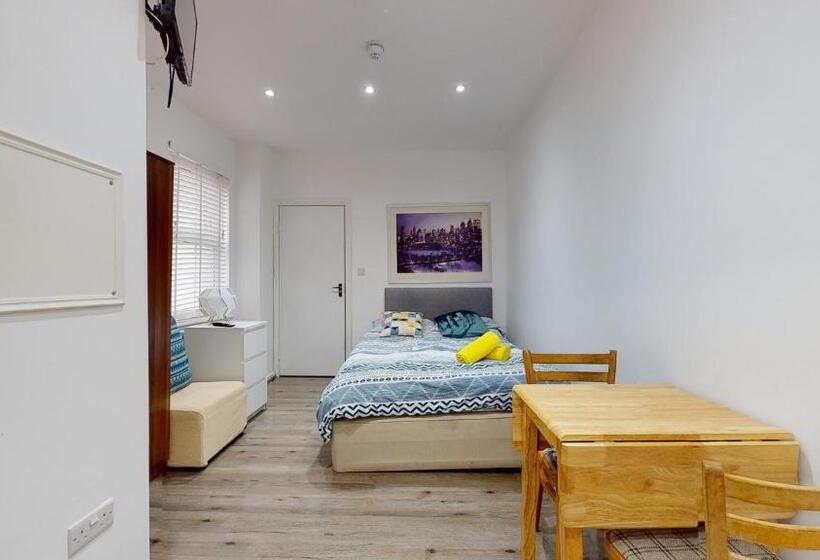 标准工作室, Studio 48b