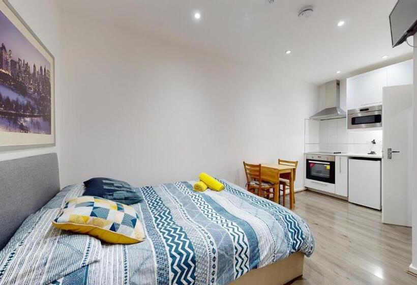 标准工作室, Studio 48b