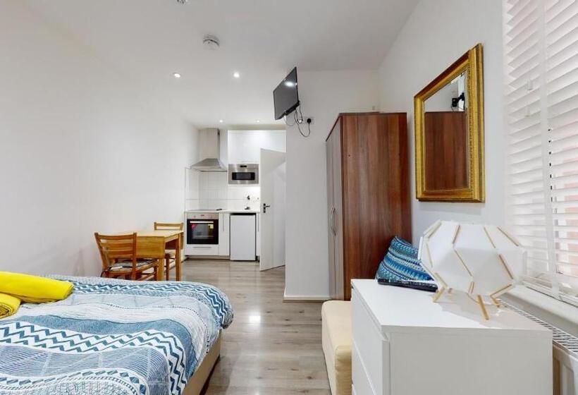 标准工作室, Studio 48b