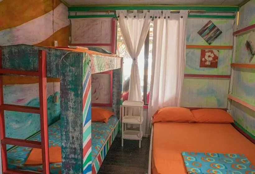スタンダード４人部屋, Hostal Liliana