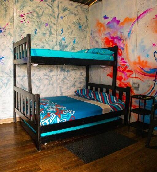 חדר סטנדרט לארבעה נוף לים, Hostal Liliana