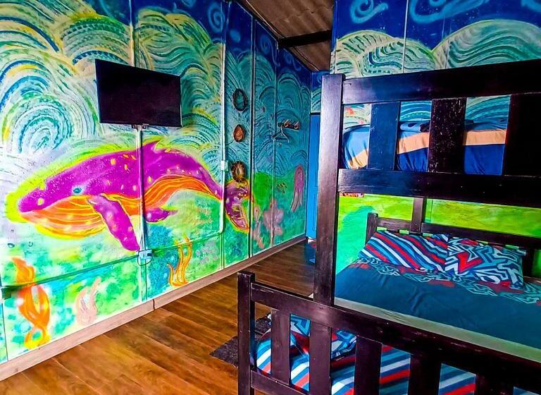 חדר סטנדרט לארבעה נוף לים, Hostal Liliana