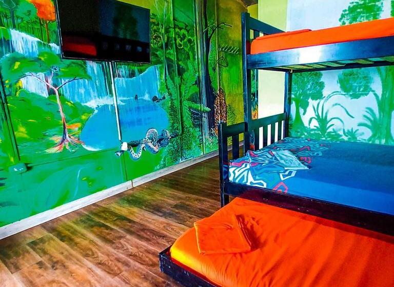 חדר סטנדרט לארבעה נוף לים, Hostal Liliana