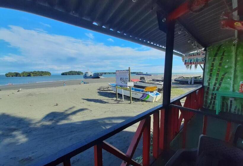 חדר סטנדרט לארבעה נוף לים, Hostal Liliana