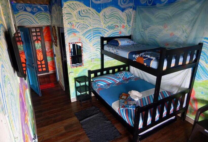 חדר סטנדרט לארבעה נוף לים, Hostal Liliana