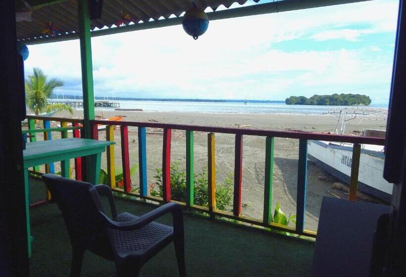 חדר סטנדרט לארבעה נוף לים, Hostal Liliana