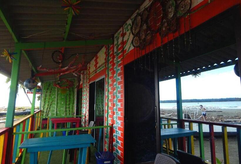 חדר סטנדרט לארבעה נוף לים, Hostal Liliana