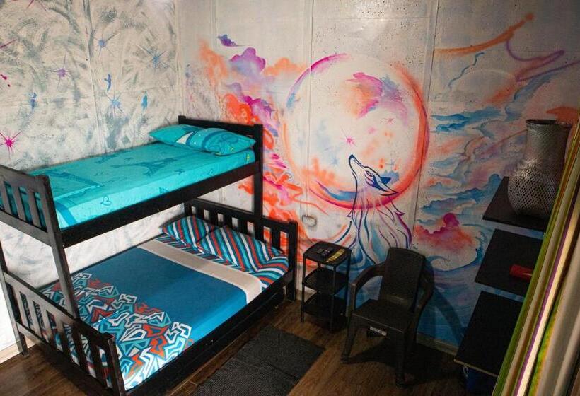 חדר סטנדרט לארבעה נוף לים, Hostal Liliana