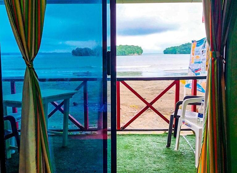 חדר סטנדרט לארבעה נוף לים, Hostal Liliana