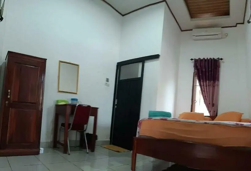 اتاق استاندارد, Losmen Ibu Hj. Tarjo