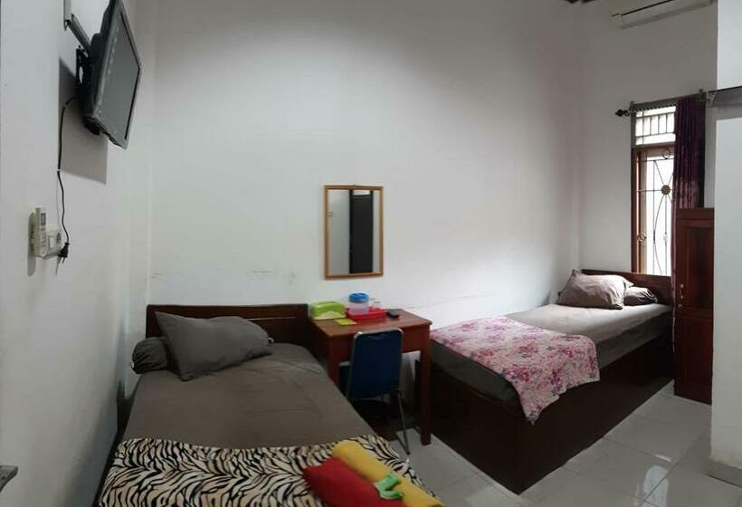 غرفة قياسية, Losmen Ibu Hj. Tarjo