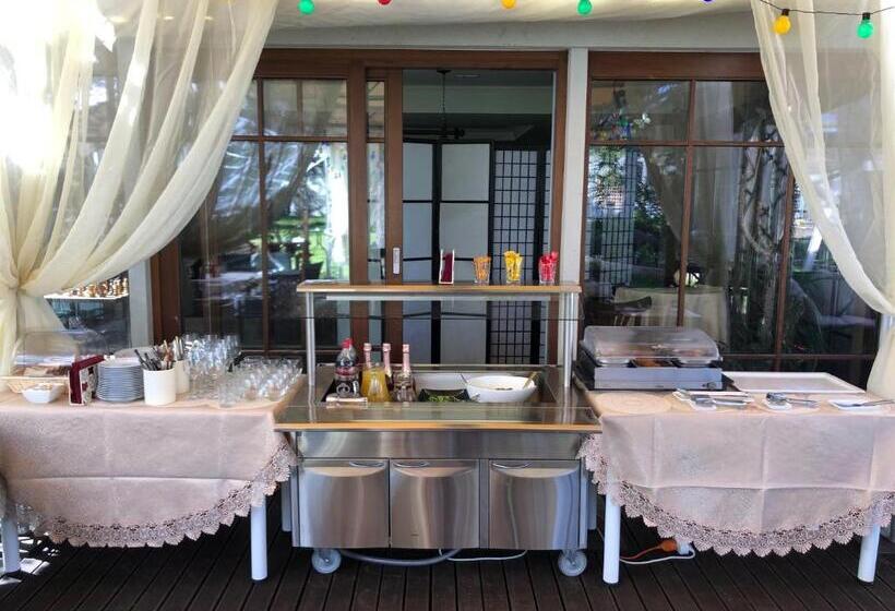 استودیوی سوپریور, Paivilla Boutique