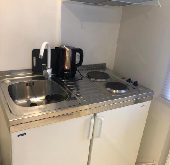 استودیوی سوپریور, Paivilla Boutique