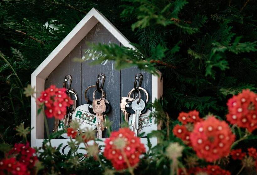 اتاق لوکس با بالکن, Roof Garden