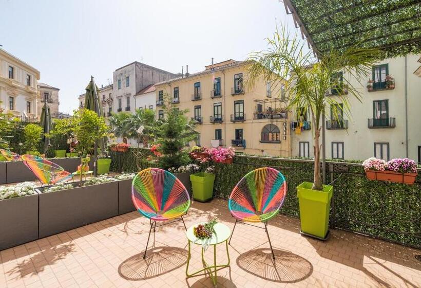 اتاق لوکس با بالکن, Roof Garden