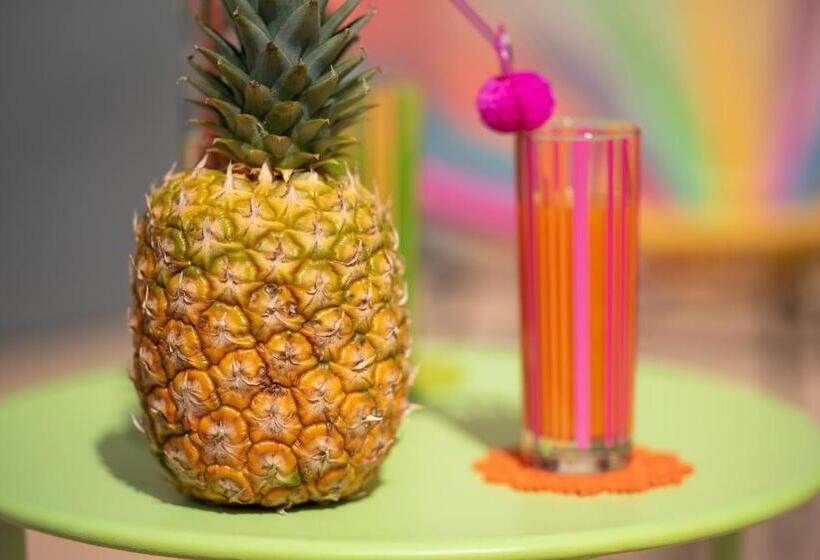 اتاق لوکس با بالکن, Roof Garden