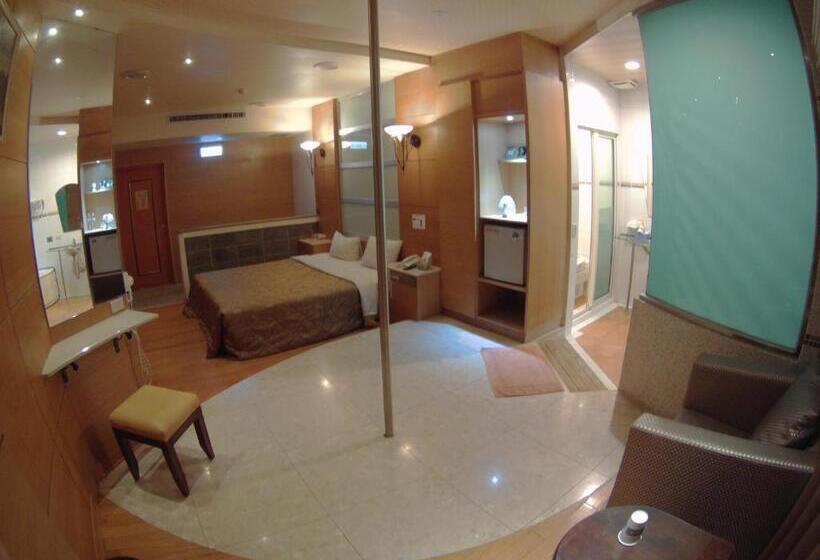 اتاق لوکس, Changsing Business Motel