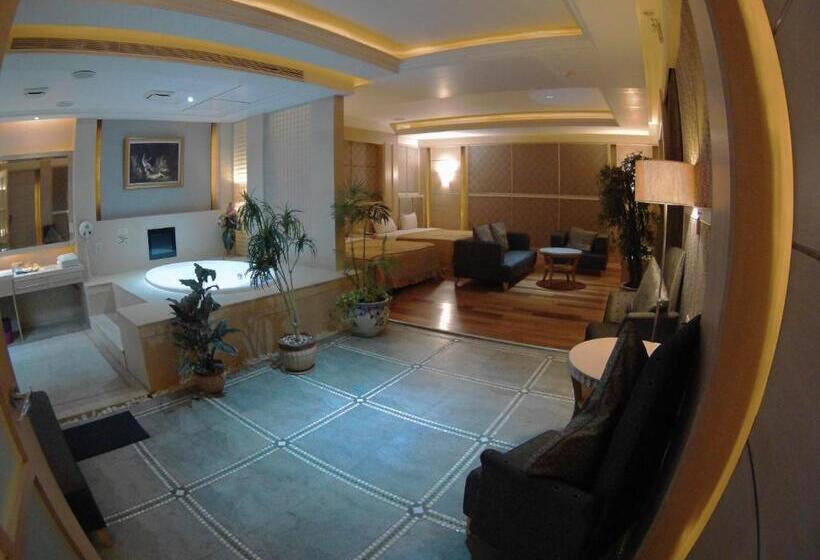 اتاق لوکس چهار تخته, Changsing Business Motel