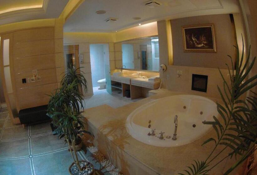 اتاق لوکس چهار تخته, Changsing Business Motel