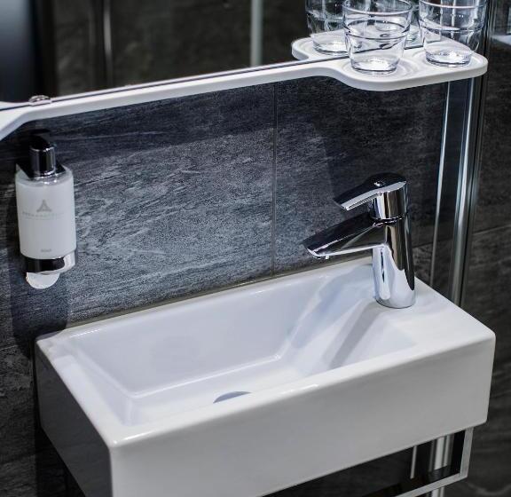 غرفة قياسية رباعية, Arenahotellet I Uppsala
