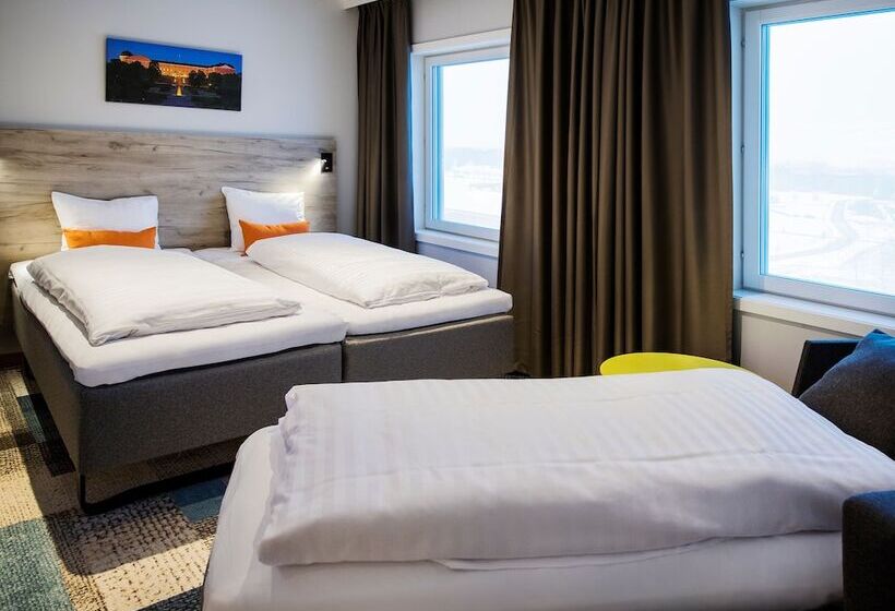 غرفة قياسية رباعية, Arenahotellet I Uppsala