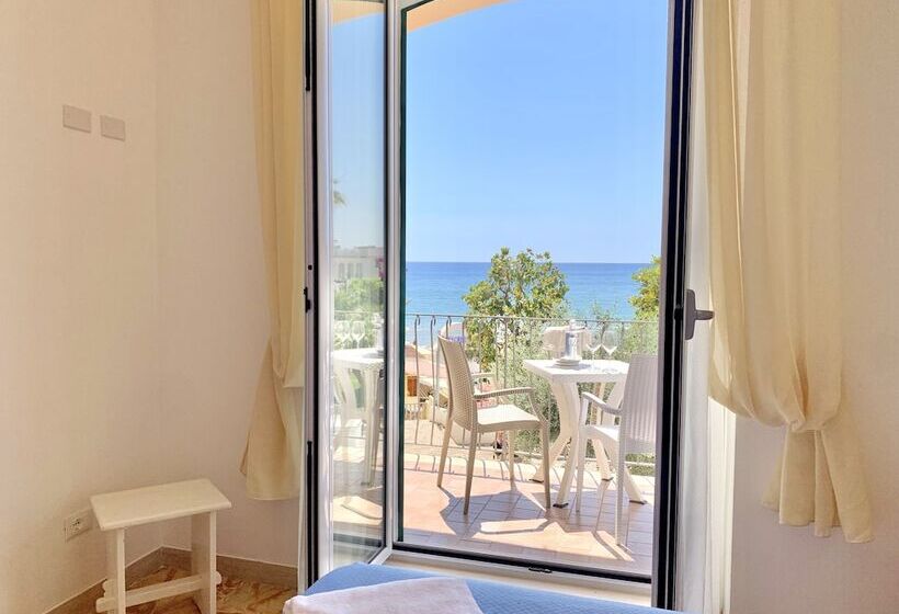 带海景标准四人间, Marconi