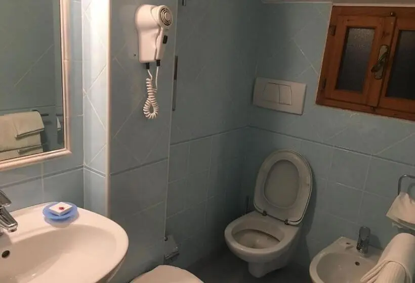 Standard Neljän Hengen Huone, Marconi