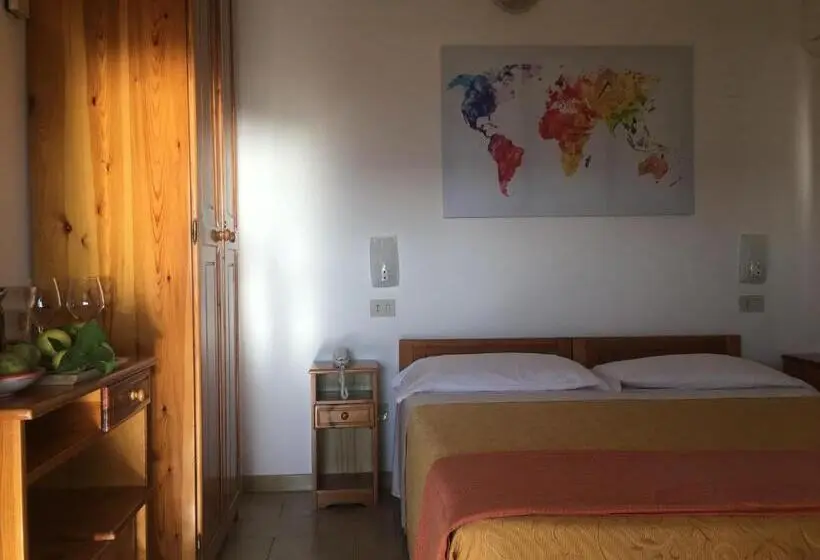 Standard Neljän Hengen Huone, Marconi