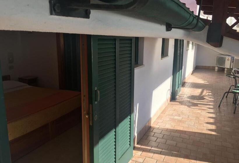 四人标准间, Marconi