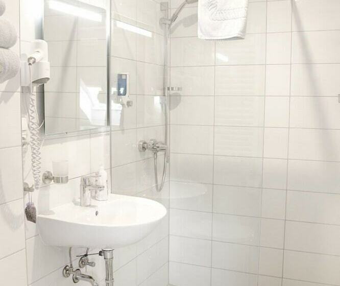 سوئیت با بالکن, Zur Eiche