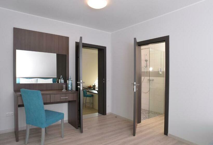 اتاق لوکس, Zur Eiche