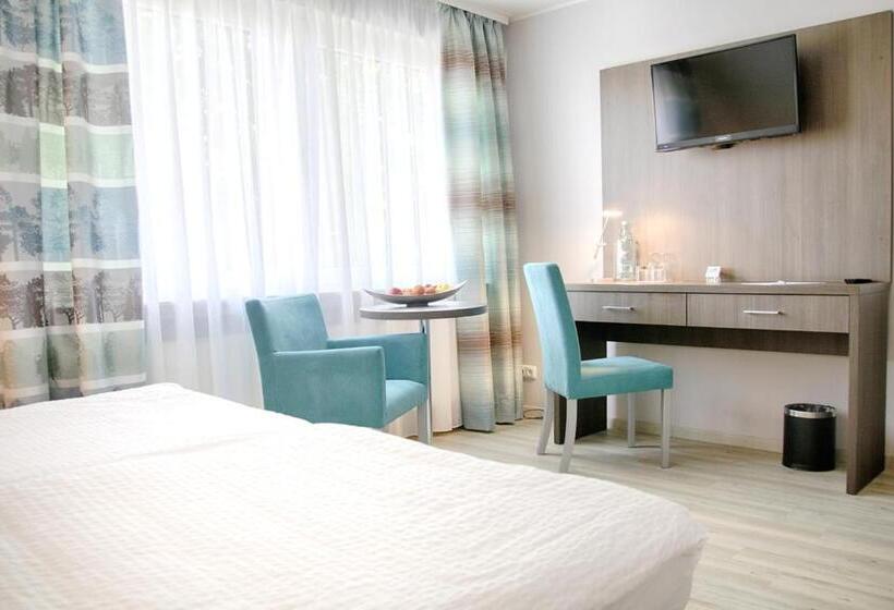 اتاق لوکس, Zur Eiche