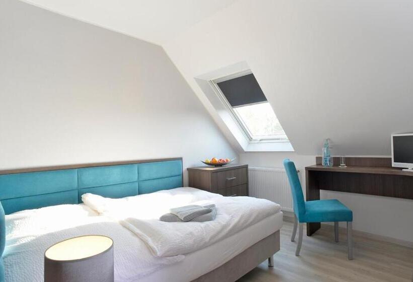 اتاق اکونومی یک تخته, Zur Eiche