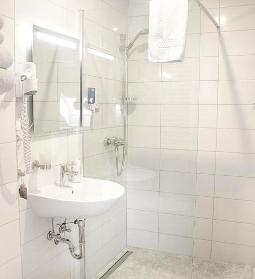 اتاق اکونومی یک تخته, Zur Eiche