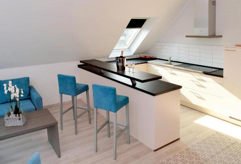 سوئیت با بالکن, Zur Eiche