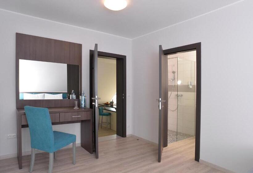 سوئیت با بالکن, Zur Eiche