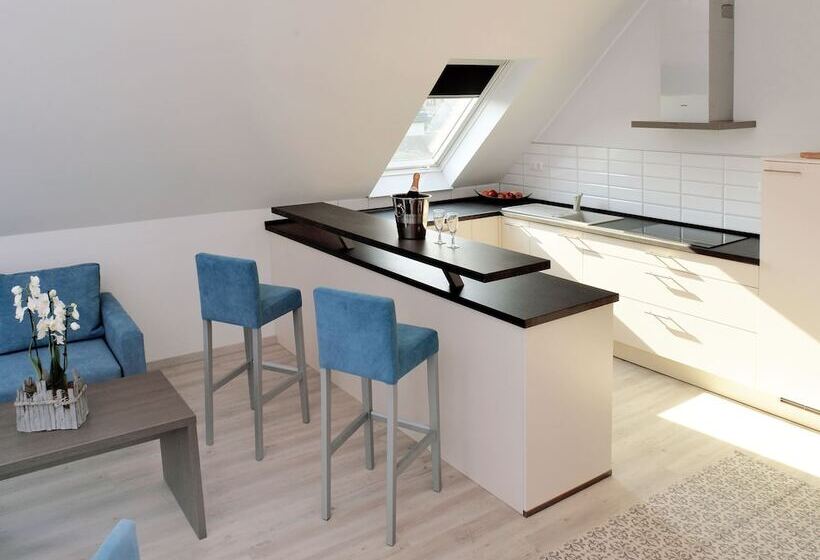 سوئیت با بالکن, Zur Eiche