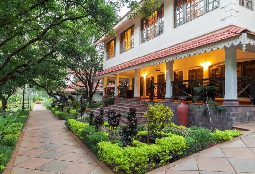 带大床的套房, Welcomheritage Golf View