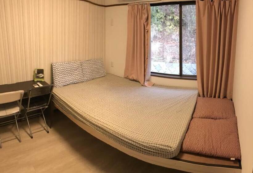 Quarto Estandar Vista Montanha, Kinkaku