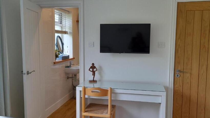 اتاق سوپریور با چشمانداز باغ, 21kr Bed And Breakfast, Close To Beach, Town Centre And Golf