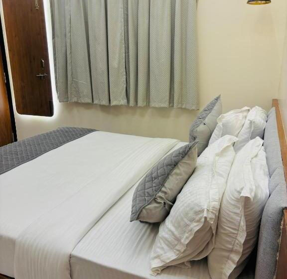 带阳台的豪华间, Legend S Aurangabad