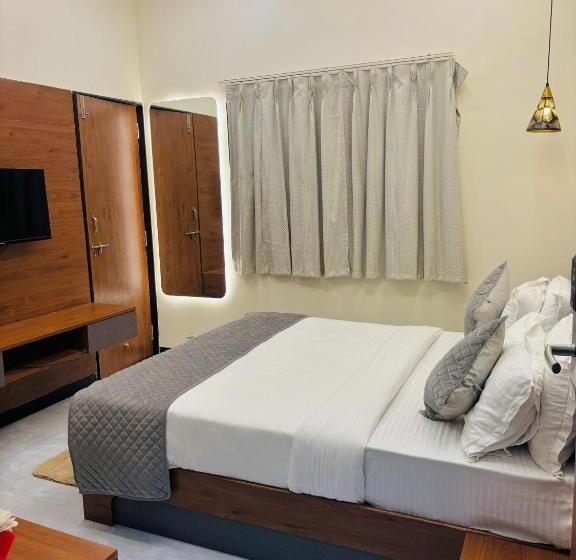 带阳台的豪华间, Legend S Aurangabad