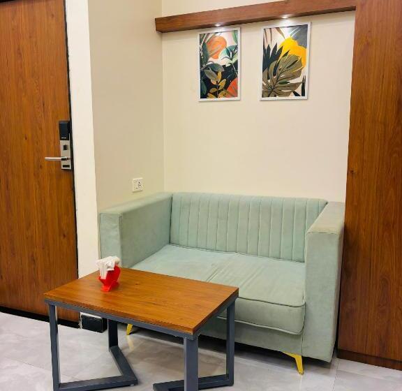 带阳台的豪华间, Legend S Aurangabad