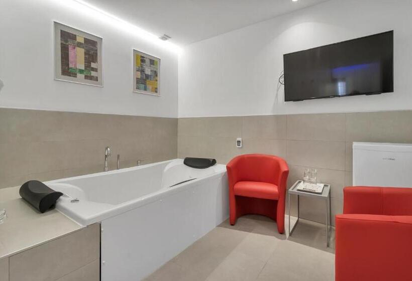 豪华套房, Ronda Nuevo